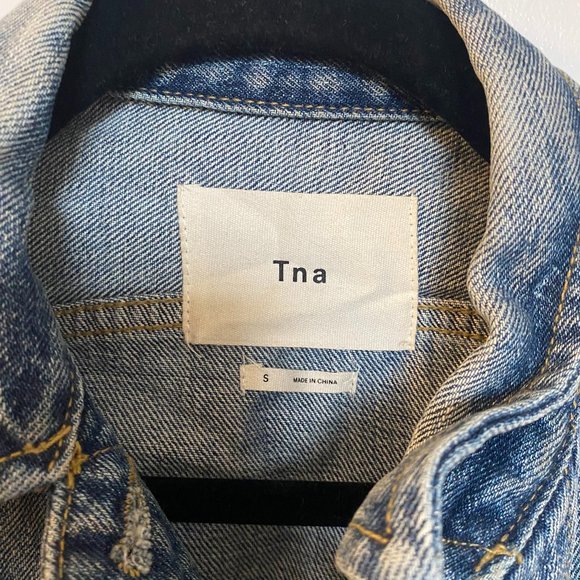 NWOT TNA Cropped Denim Jean Jacket S - Picture 5 of 5